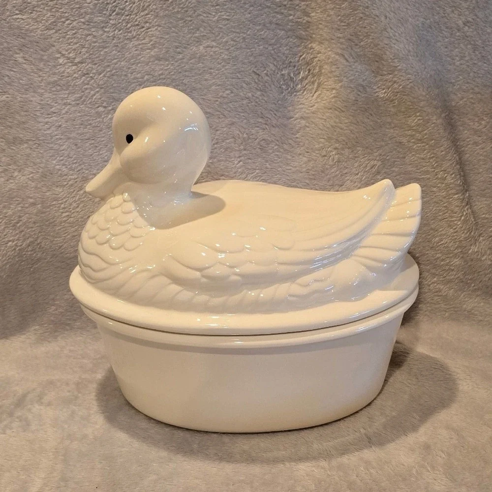 Vintage 1983 Gail Tremain Signed Ceramic White‎ Duck Tureen Covered Dish